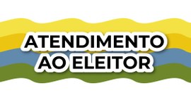 Banner em fundo branco, em que se lê "Atendimento ao Eleitor", em letras pretas. Ao fundo, obser...