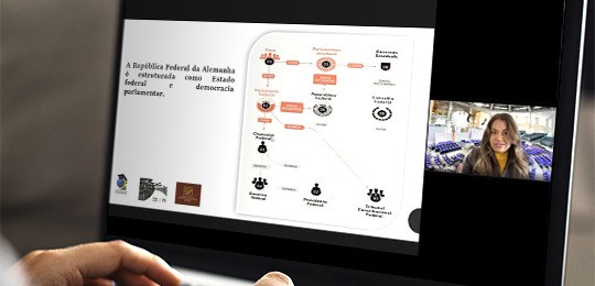 Imagem de um notebook exibindo o evento on-line