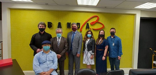 Banda Fora da Pauta é destaque no Show da Tarde, da Rádio Banda B Foto, da esquerda para a direita, do Luciano França, Dirceu Wolff, doutor Valcir Mombach, desemb...