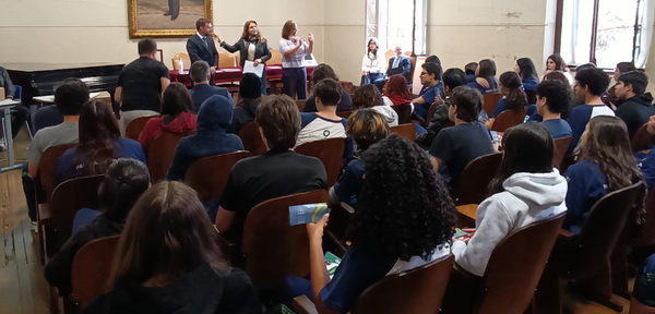 Cerca de 90 estudantes do Instituto de Educação do Paraná participam de oficina sobre combate às notícias falsas e a segurança da urna eletrônica 2