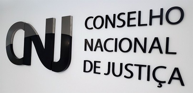 CNJ e PUCPR lançam a pesquisa “Comportamento judicial em relação à Convenção Americana de Direitos Humanos: uma análise empírica do Poder Judiciário brasileiro” Imagem com fundo branco com os dizeres “Conselho Nacional de Justiça”, ao lado da logomarca do CNJ