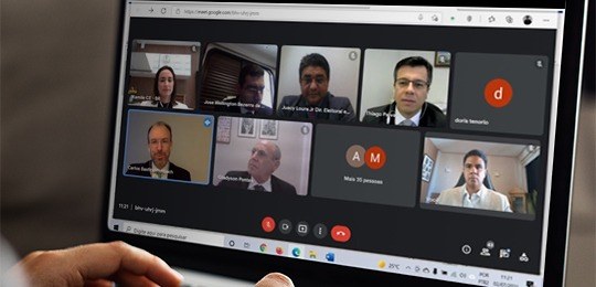 Colégio de Ouvidores da Justiça Eleitoral elege Comissão Executiva Foto de um notebook exibindo o evento on-line