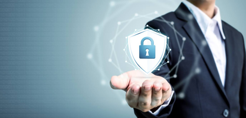 Conheça iniciativas do TRE-PR voltadas à proteção de dados Banner que retrata uma pessoa vestindo paletó escuro e camisa branca, com a mão direita estendid...