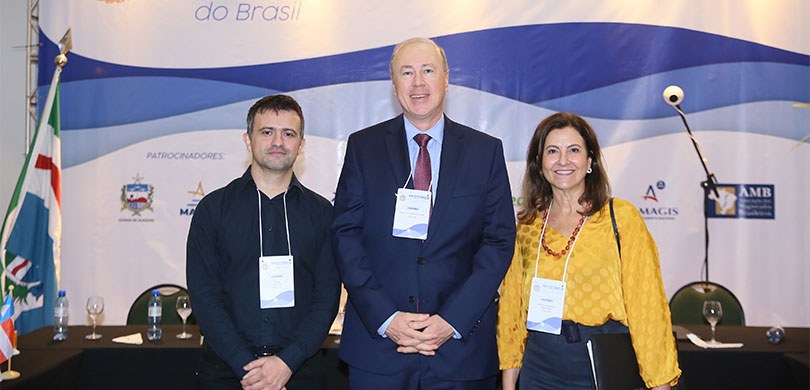 Desembargador Fernando Wolff Bodziak participa do 49º Encontro do Colégio de Corregedores Eleitorais, em Maceió Fotografia do 49º Encontro do Colégio de Corregedores Eleitorais. Da esquerda para a direita: Cl...