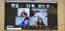 Fotografia de uma tela durante reunião por videoconferência. É possível ver nove câmeras abertas.