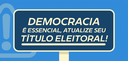 Banner com fundo azul que, em primeiro plano, está a ilustração de uma placa azul escura com bor...