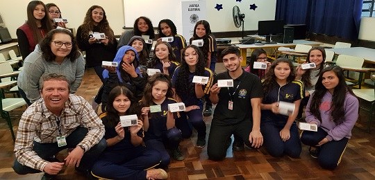 Estudantes de Almirante Tamandaré participam de simulação de votação para prefeito e vereador Estudantes de Almirante Tamandaré participam de simulação de votação para prefeito e vereador