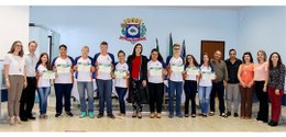 Estudantes de Manoel Ribas são diplomados no Projeto Parlamento Jovem 