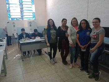 Estudantes que participaram do pleito simulado na cidade de Fazenda Rio Grande