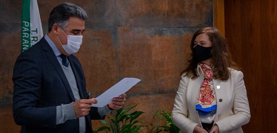 Justiça Eleitoral empossa desembargadora federal substituta Foto do desembargador Tito Campos de Paula e a desembargadora federal Claudia Cristina Cristofani