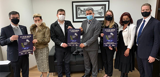 Foto do doutor Thiago Paiva dos Santos, Maria Dora Franchello, Júnior Weiller, desembargador Tit...