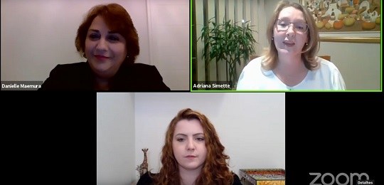 Live fornece informações sobre convenções, registro e efetivação das candidaturas femininas Reprodução de uma sala de reuniões virtuais. Há duas mulheres na parte superior e uma na parte i...