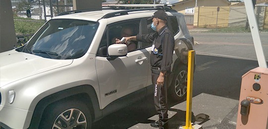 Mediação de temperatura de servidores na entrada de veículos no edifício-sede