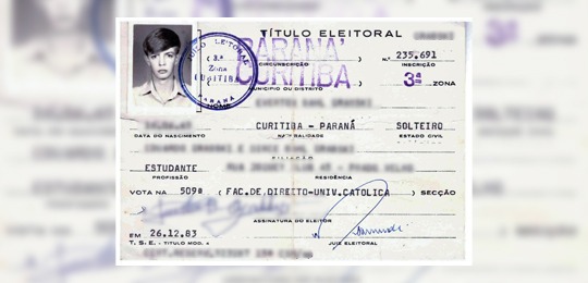 Foto de título eleitoral antigo