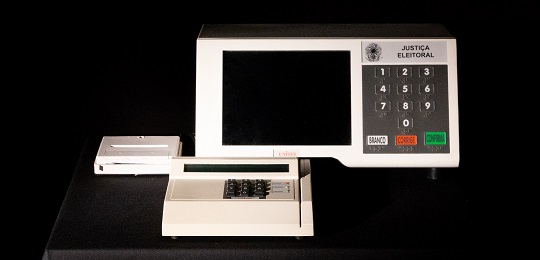 Memórias eleitorais: A urna eletrônica – parte 1 Imagem de urna eletrônica