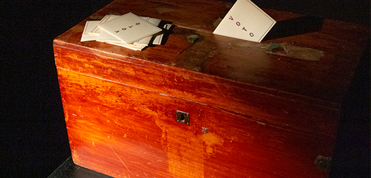 Foto da urna de madeira