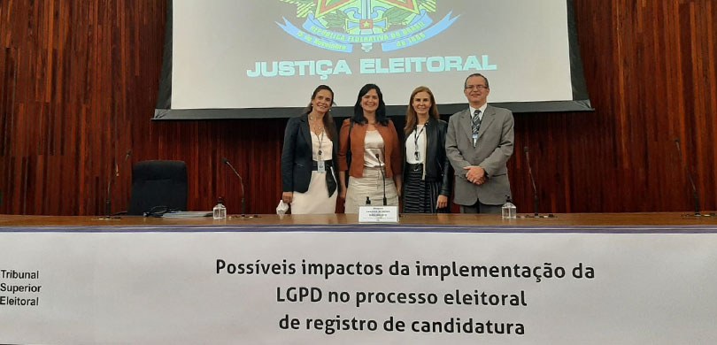 Fotografia da assessora-chefe da Ouvidoria do TSE, Eliane Bavaresco Volpato; da juíza ouvidora d...