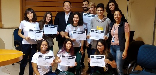 Parlamento Jovem diploma alunos do Sesi Maringá