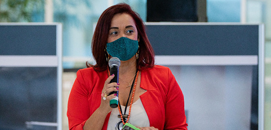 Na imagem, a coordenadora de Comunicação Social, Rubiane Kreuz, durante sua fala no evento. Ela ...
