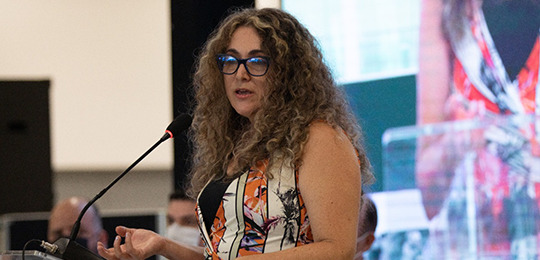 Na foto, a secretária de Gestão de Serviços, Silmara Aparecida Laskoski, durante sua apresentaçã...