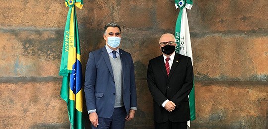 Foto do desembargador Tito Campos de Paula e do doutor Péricles Aurélio Lima de Queiroz