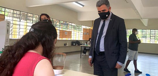 Presidente do TRE-PR comparece às urnas na manhã deste domingo (15) Presidente do Tribunal Regional Eleitoral do Paraná (TRE-PR), desembargador Tito Campos de Paula...