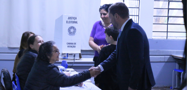 Presidente do TRE-PR visita locais de votação de Colombo
