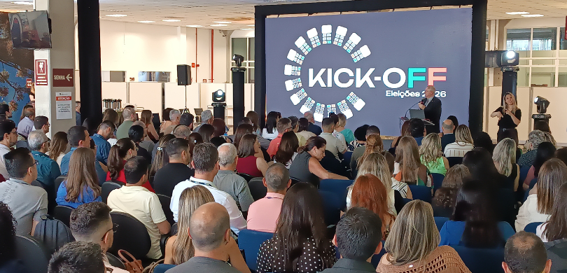 Primeiro dia do Kick-Off das Eleições 2026 conta com palestras de Gestão de Pessoas Fotografia do desembargador Sigurd Roberto Bengtsson falando em um púlpito diante de uma plateia...