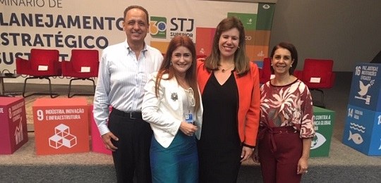 Projeto de plantio de árvores do TRE-PR é destaque em seminário de planejamento sustentável do Judiciário Projeto de plantio de árvores do TRE-PR é destaque em seminário de planejamento sustentável do J...