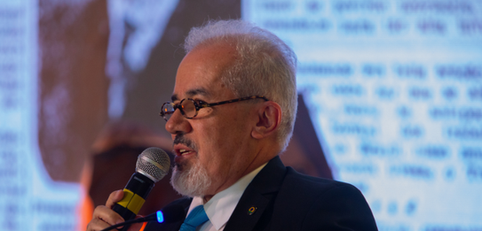 Na fotografia, vê-se o secretário de Tecnologia da Informação, Gilmar Jose Fernandes de Deus se ...