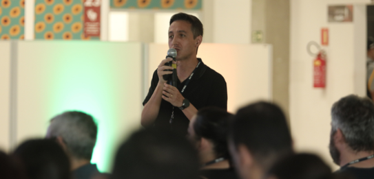 Na fotografia, vê-se o secretário de Tecnologia da Informação, Gilmar Jose Fernandes de Deus se ...