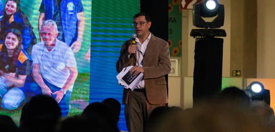 Na fotografia, vê-se o secretário de Tecnologia da Informação, Gilmar Jose Fernandes de Deus se ...