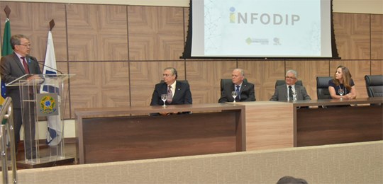 Servidores do TRE-PR apresentam o Sistema Infodip em Tocantins