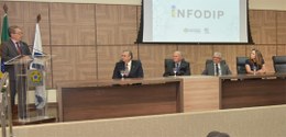Servidores do TRE-PR apresentam o Sistema Infodip em Tocantins