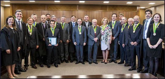 TRE-PR concede Comenda do Mérito Eleitoral Paranaense a ex-membros da corte TRE-PR concede Comenda do Mérito Eleitoral Paranaense a ex-membros da corte