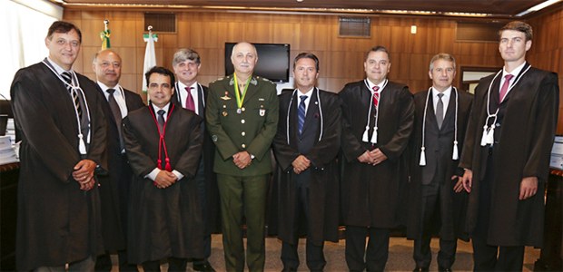 TRE-PR concede Medalha de Honra ao Mérito ao General José Dias Freitas