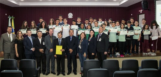 TRE-PR diploma eleitos do Parlamento Jovem de Curitiba TRE-PR diploma eleitos do Parlamento Jovem de Curitiba