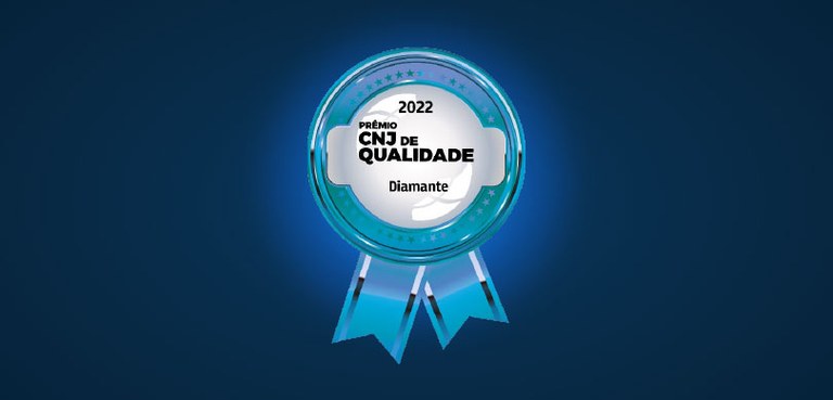 Banner em fundo azul escuro com um selo azul claro no centro, escrito: 2022 - Prêmio CNJ de Qual...