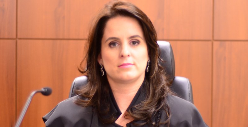 TRE-PR IMAGEM CORTE RENATA ESTORILHO BAGANHA.jpg Dra Renata Estorilho Baganha