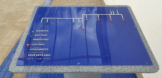 TRE-PR: Mapa tátil - acessibilidade - Cascavel (PR) mapa tátil que orienta os eleitores a se locomoverem nos fórum eleitoral de Cascavel (PR)
