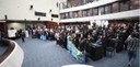 Fotografia registrada no plenário da Assembléia Legislativa do Paraná (Alep). É possível ver vár...