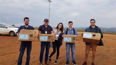 Equipe preparada para adentrar a escola