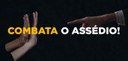 Banner em fundo preto, com o título em amarelo e branco: Combata o assédio. Ao fundo, as imagens...