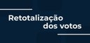 Banner em fundo azul, escrito em branco: Retotalização dos votos. Na horizontal, há duas faixas ...