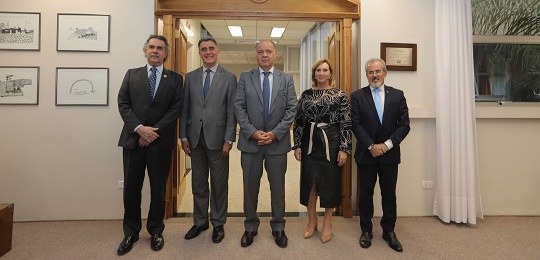 Foto com o presidente e corregedor do TRE, presidente do TRT e diretores-gerais de ambos os órgãos.