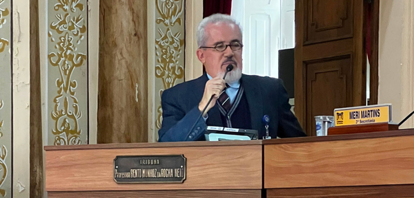 Vereadores mirins do Parlamento Jovem tomam posse na Câmara Municipal de Curitiba 2