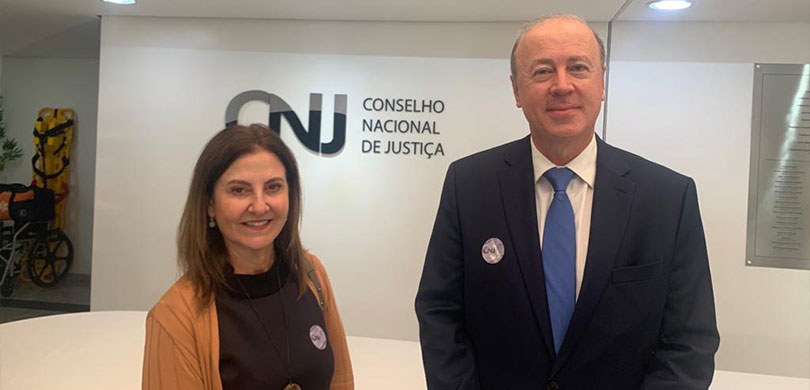 Vice-presidente do TRE-PR participa do 6° Fórum Nacional das Corregedorias Fotografia da secretária da Corregedoria, Mônica Miranda Gama Monteiro, e do corregedor do TRE-P...