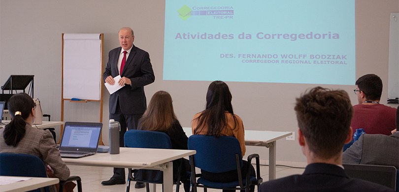 Desembargador Fernando Wolff Bodziak discursa para os alunos do Curso de Formação Inicial de Juí...