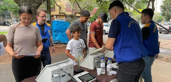 Eleitores de Maringá recebem projeto Van da Cidadania