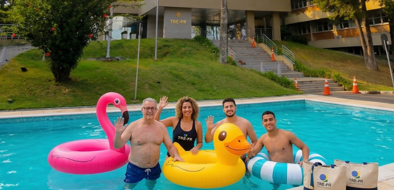 Na dúvida, não compartilhe Fotografia gerada por Inteligência Artificial que retrata quatro pessoas, três homens e uma mulh...